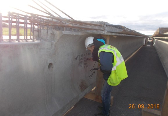 Входной контроль ж/б балок пролетного строения. Определение прочности бетона измерителем  прочности ударно-импульсным ОНИКС-2.5. 