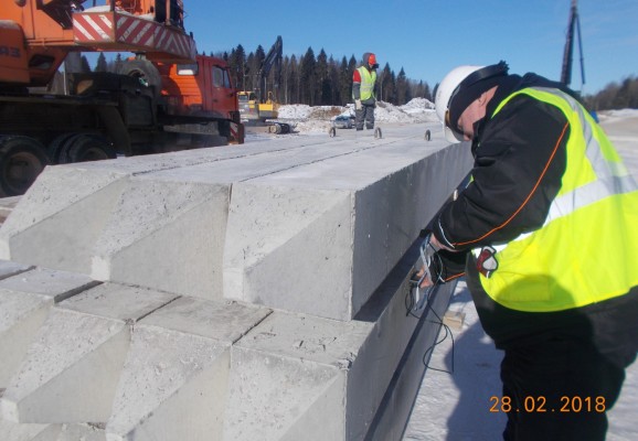 Входной контроль ж/б свай. Контроль толщины защитного слоя бетона, расположения и диаметра стержневой арматуры магнитным методом прибором ИПА-МГ4.  