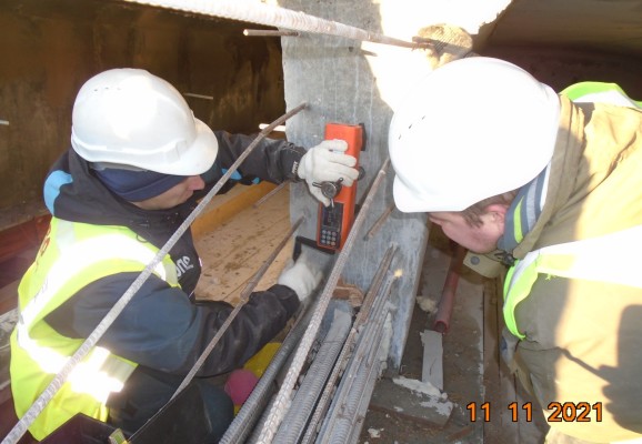 Операционный контроль.  Контроль прочности бетона монолитной ж/б конструкции методом отрыва со скалыванием прибором ОНИКС-1.АП.005