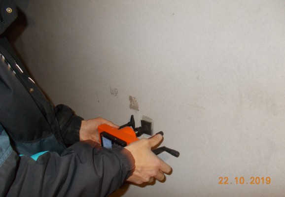 Приемочный контроль штукатурного слоя стен здания ЦПУ ДД прибором ОНИКС-1.АП.005.