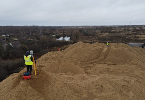 Геодезические измерения. Определение объема конуса грунта на строительной площадке.