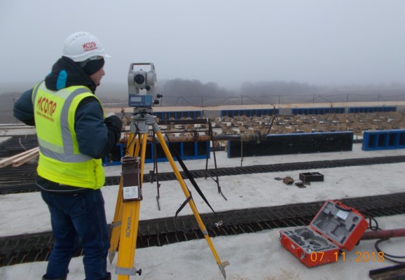 Геодезические измерения. Определение планово-высотного положения свай свайного основания.